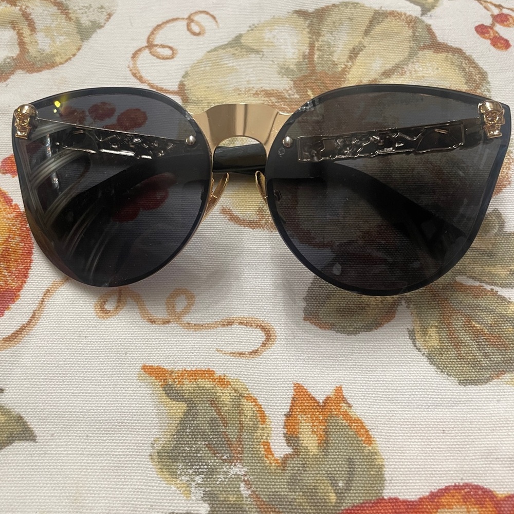 Sophisticated Black and Gold Women's Sunglasses